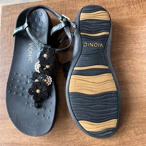 Vionic Women's Black with Orthaheel Julie II 9 B(M) US